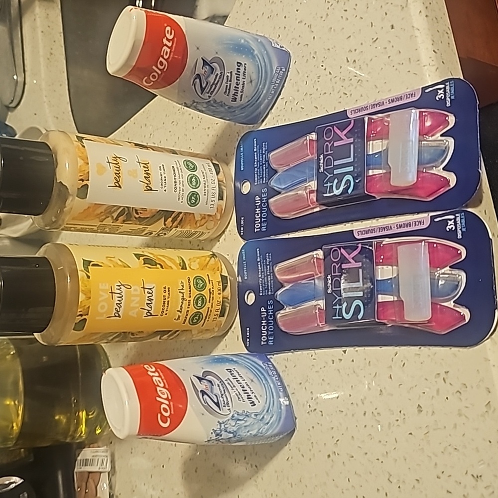 Shampoo/Conditioner,  Toothpaste, and Razor Bundle